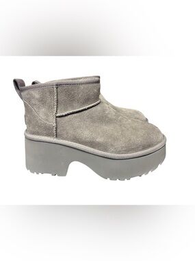 UGG Classic Ultra Mini New Heights Platform Boot Sz 8
